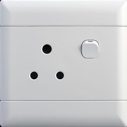 Single Switched Wall Socket 1x16A 4x4 SR Electrical